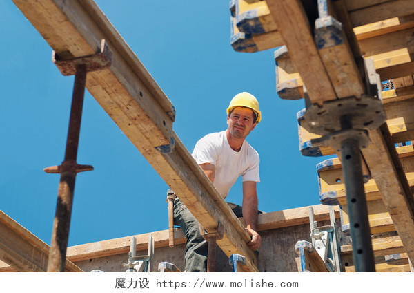 工地施工现场建筑工人盖房施工干活劳动辛苦工作